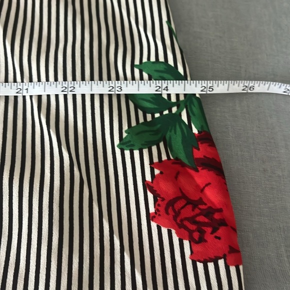 Indulge Black/White Rose Striped Blouse with Bell Sleeves and Key Hole Back 2X - Picture 9 of 11